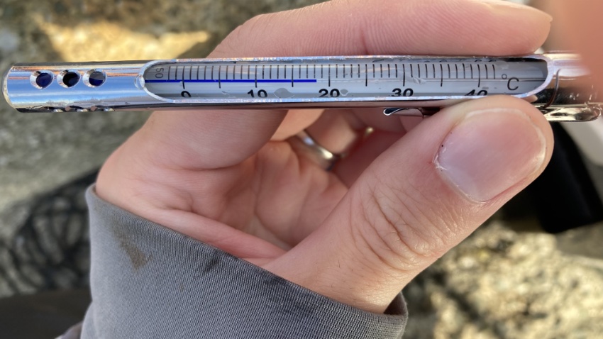 2025年11月16日の湘南大堤防の水温は18℃だった。